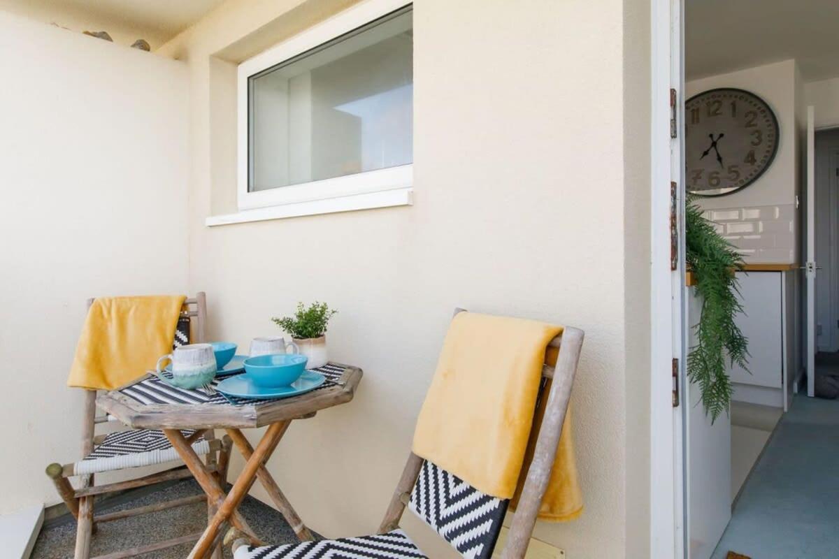 Two Bed Seafront Escape In East Wittering Apartment Bagian luar foto