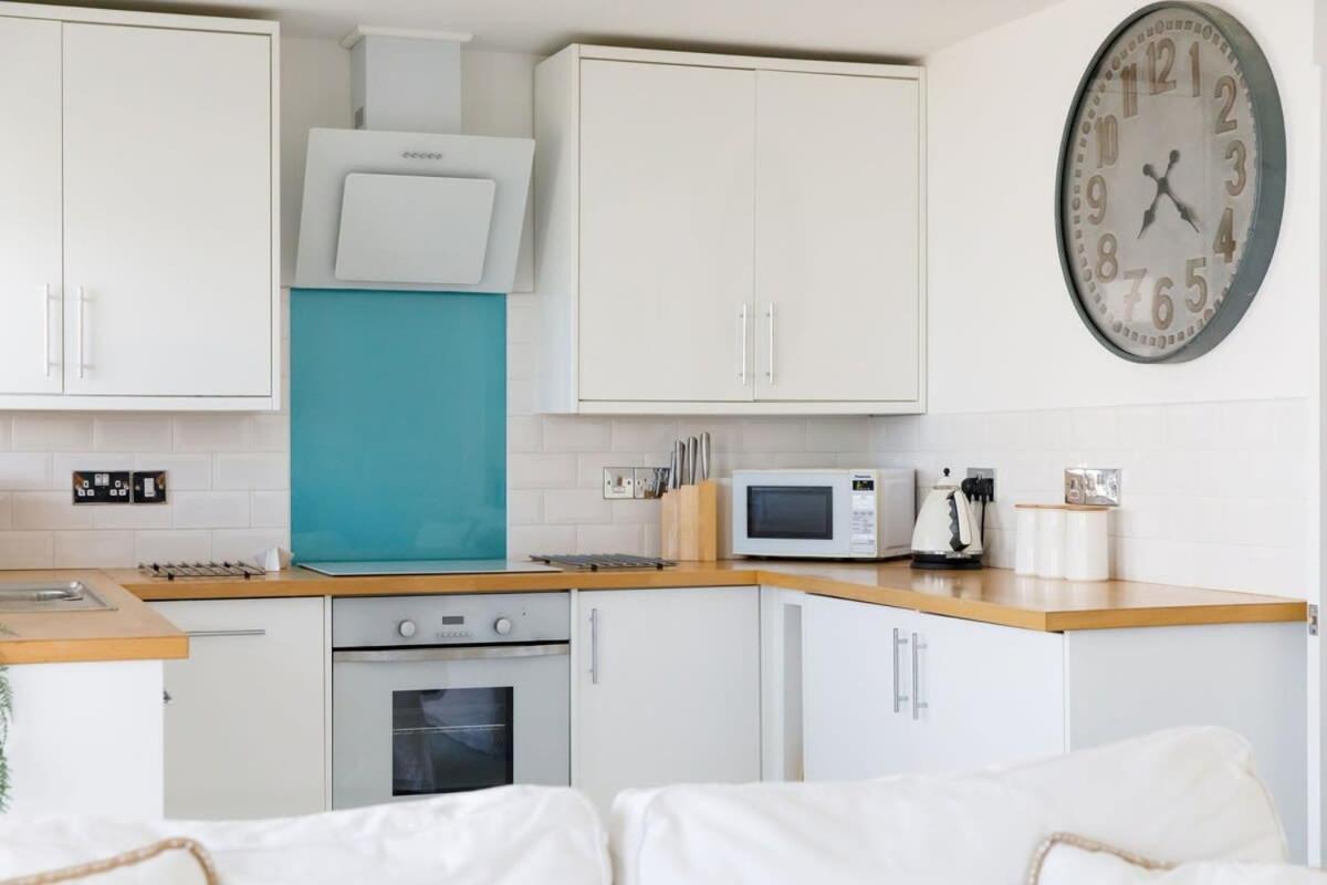 Two Bed Seafront Escape In East Wittering Apartment Bagian luar foto