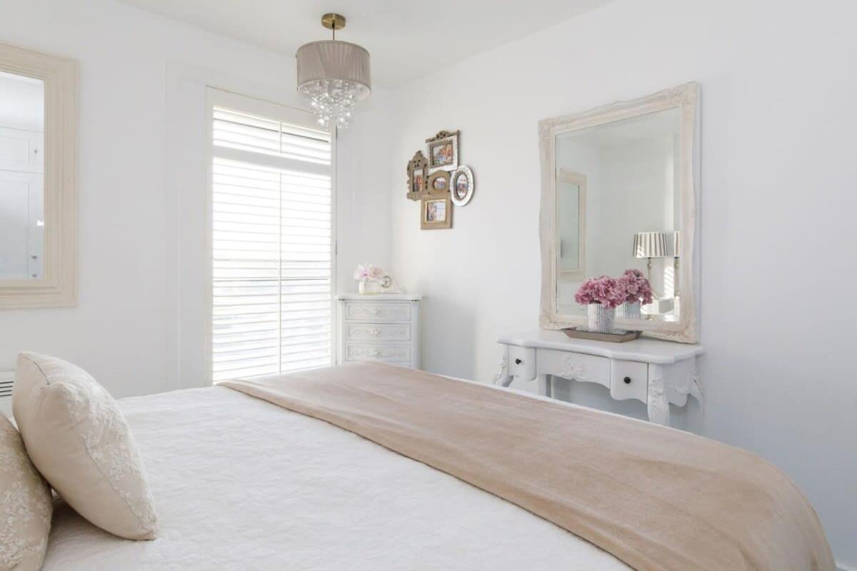 Two Bed Seafront Escape In East Wittering Apartment Bagian luar foto