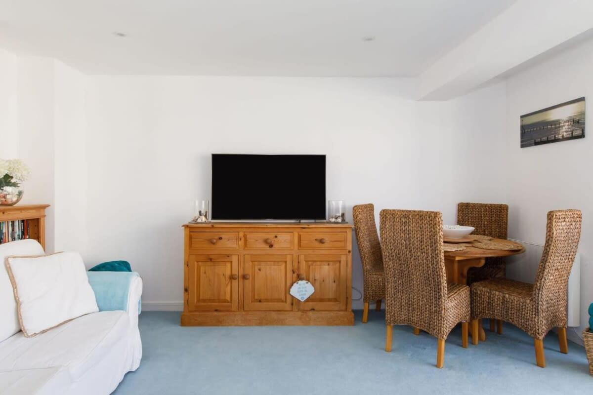 Two Bed Seafront Escape In East Wittering Apartment Bagian luar foto