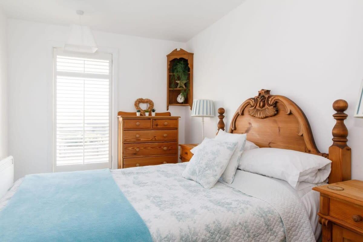 Two Bed Seafront Escape In East Wittering Apartment Bagian luar foto