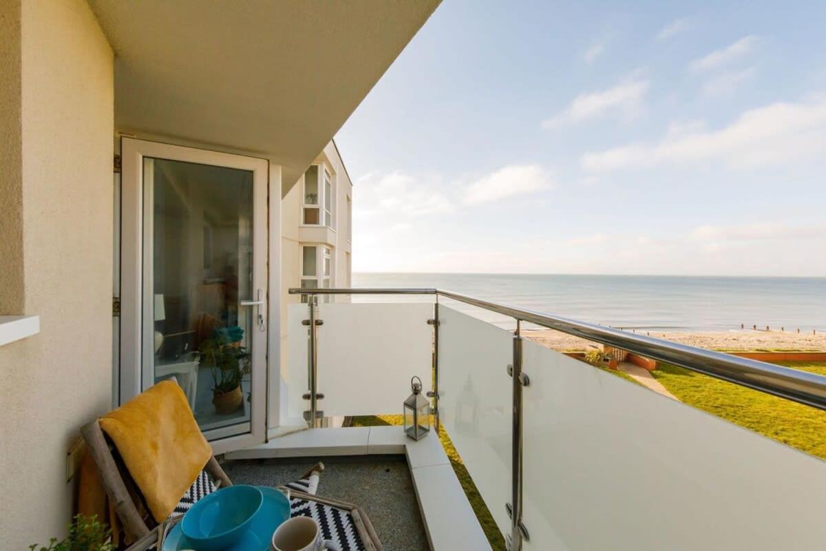 Two Bed Seafront Escape In East Wittering Apartment Bagian luar foto