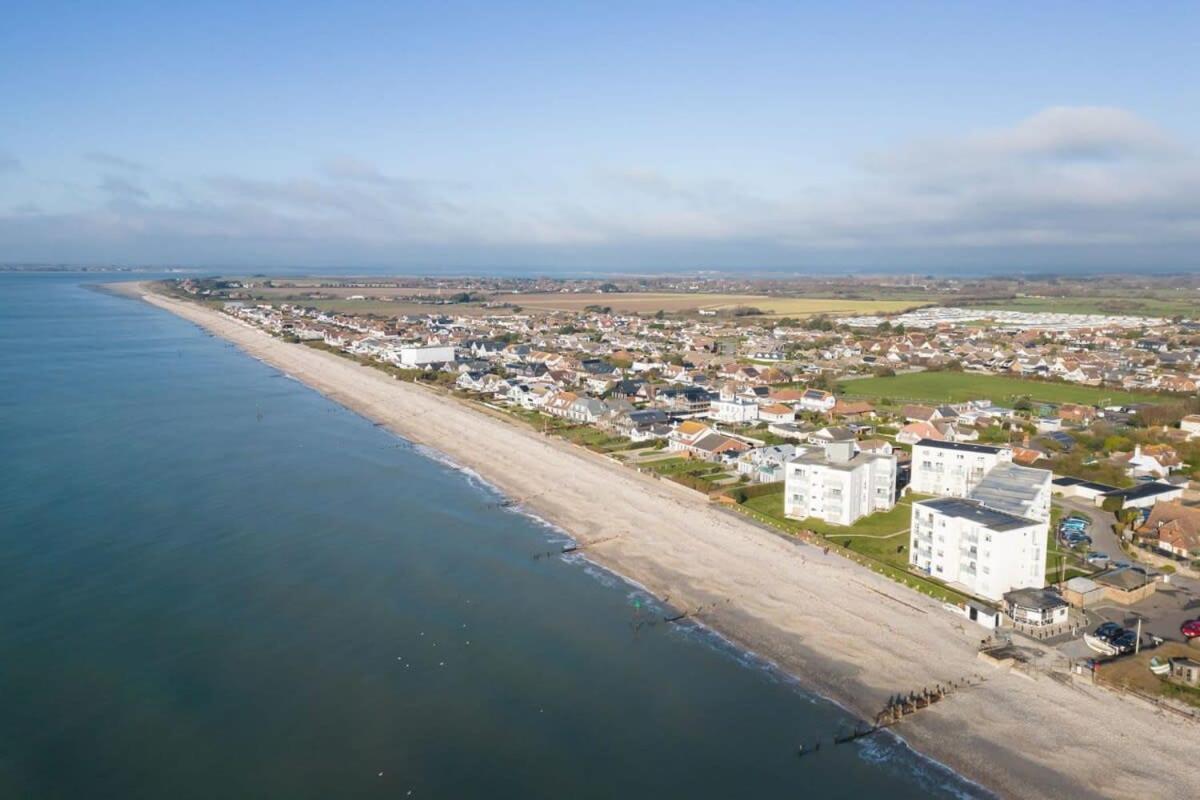 Two Bed Seafront Escape In East Wittering Apartment Bagian luar foto