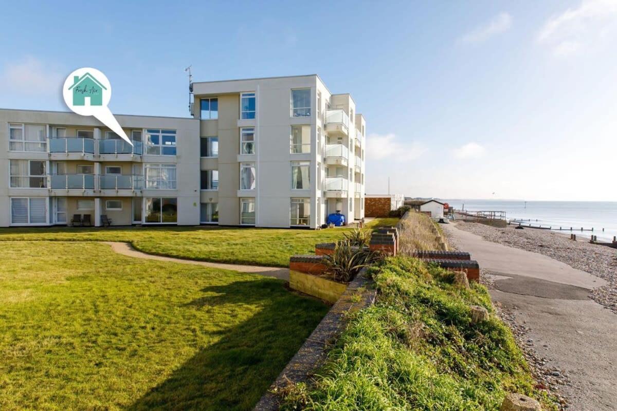 Two Bed Seafront Escape In East Wittering Apartment Bagian luar foto