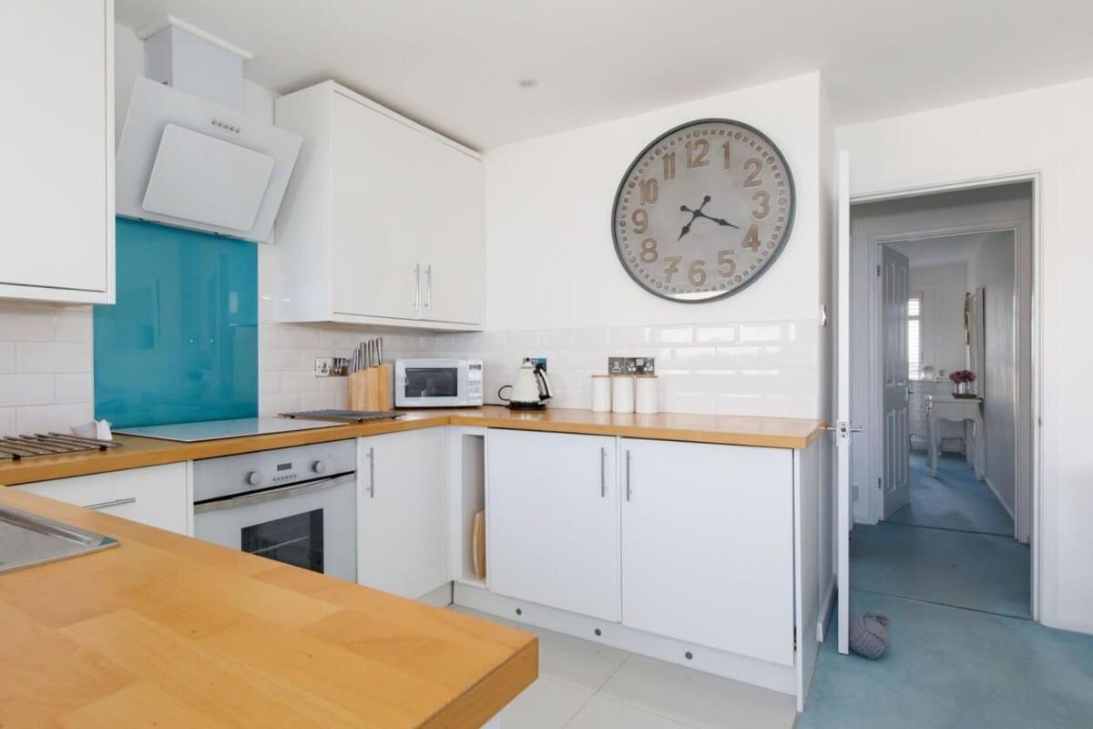 Two Bed Seafront Escape In East Wittering Apartment Bagian luar foto