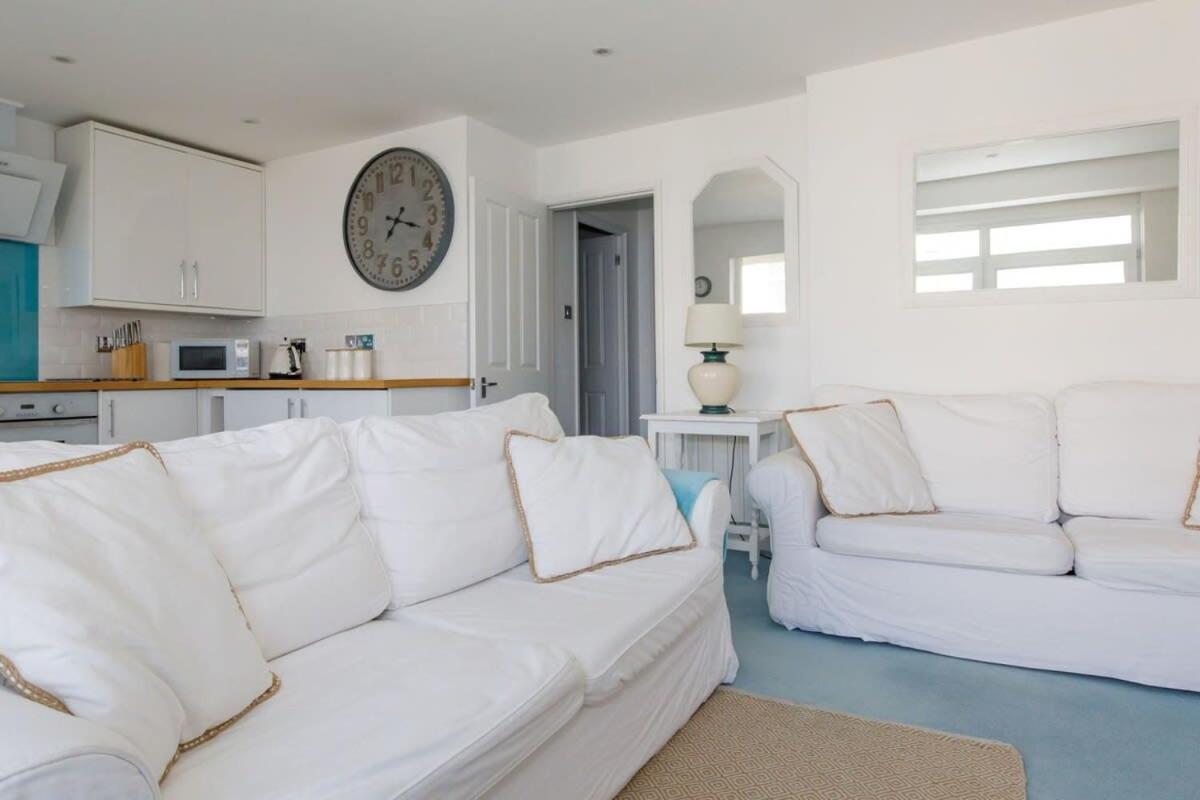 Two Bed Seafront Escape In East Wittering Apartment Bagian luar foto