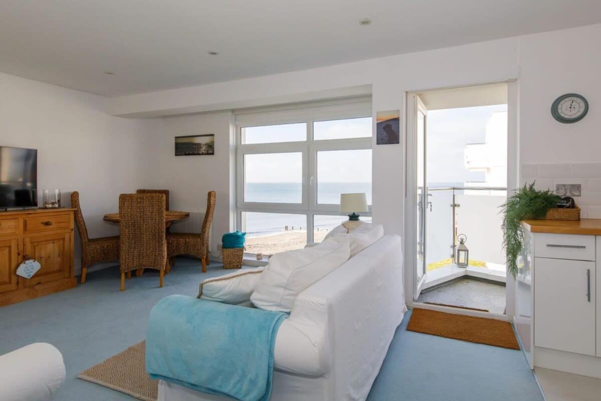 Two Bed Seafront Escape In East Wittering Apartment Bagian luar foto