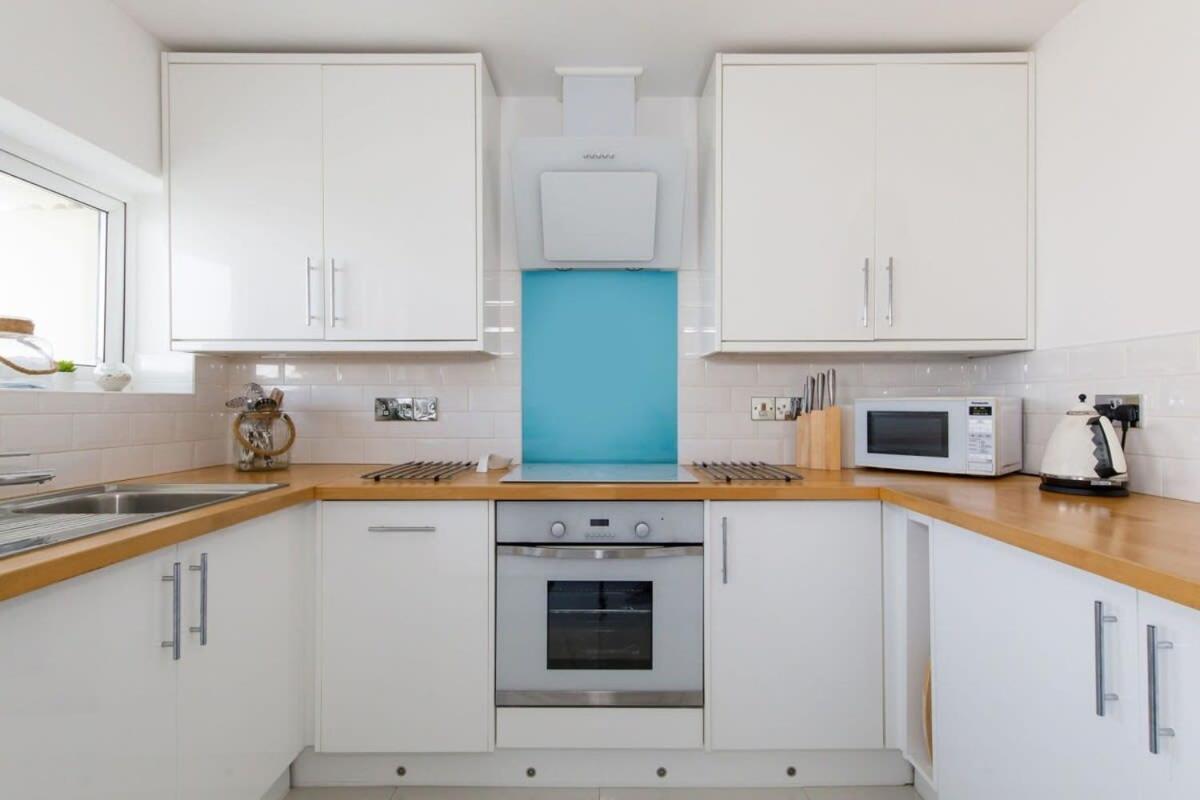 Two Bed Seafront Escape In East Wittering Apartment Bagian luar foto