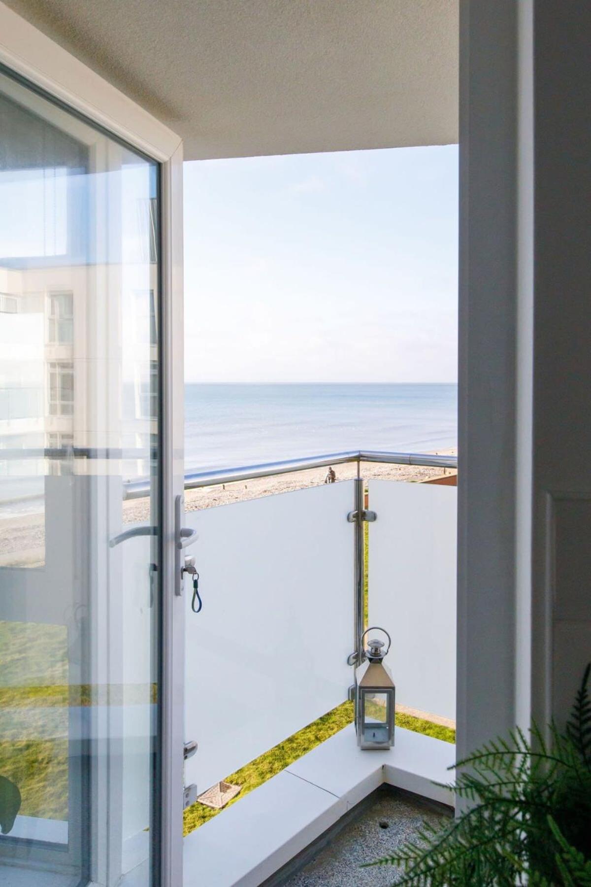 Two Bed Seafront Escape In East Wittering Apartment Bagian luar foto